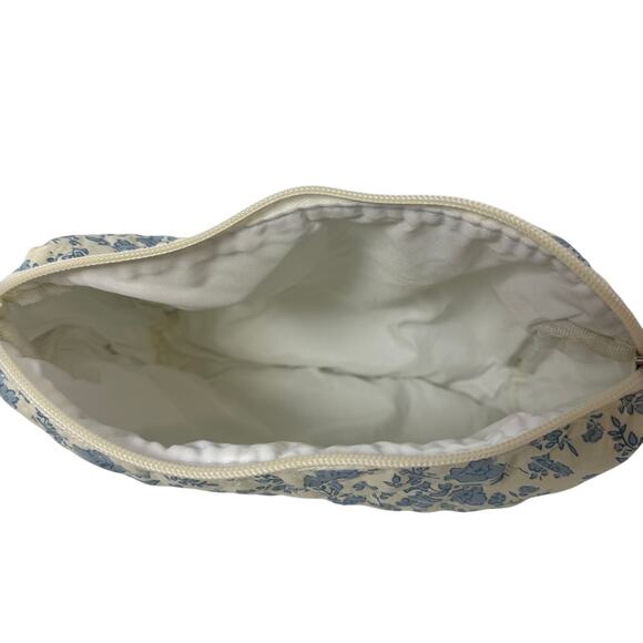 Floral Quilted Cosmetic Bag Blue & Cream Makeup Pouch, Travel Toiletry Zipper - Picture 3 of 5